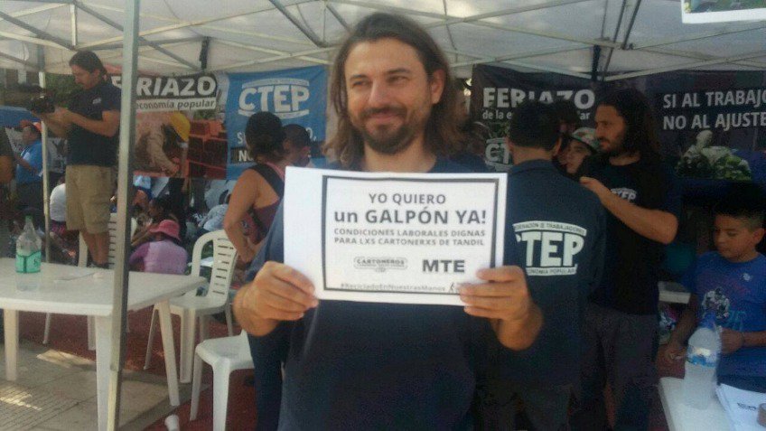 Cartoneros siguen en campaña por un galpón